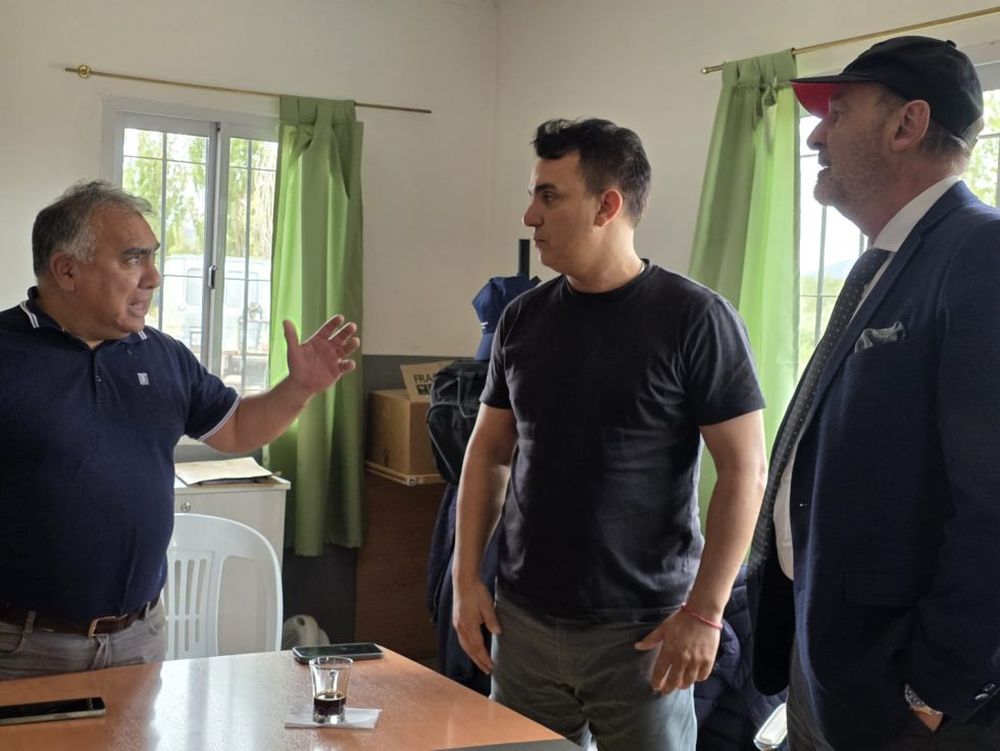 Diego Aguilar, de finca Santacroce; Jos&eacute; Orts, presidente de Iscamen; y Rodolfo Vargas Arizu, ministro de Producci&oacute;n de la provincia