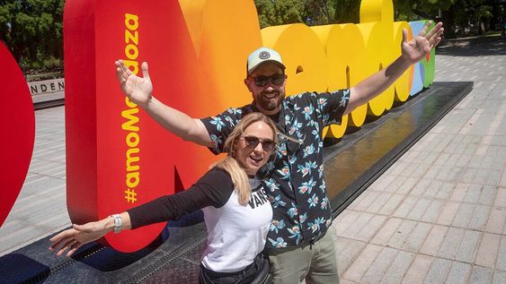 Nuria Calvo y Sebas MendezSon una pareja de españoles que esta en Argentina grabando lugares del pais y su canal de youtube es uno de los mas vistos en habla hispana SN Challenge. Foto Ignacio Blanco