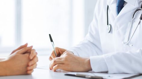 Obras sociales: monotributistas en alerta por recortes en los servicios