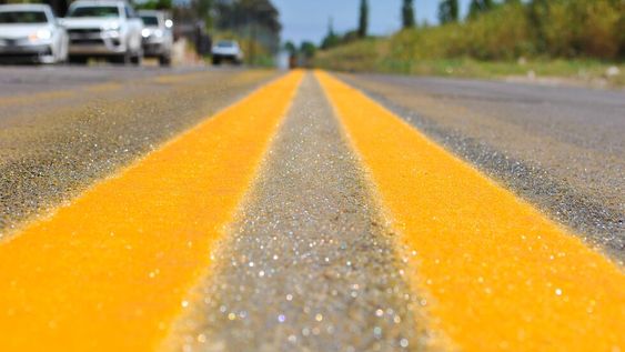 Demarcación y nuevos pavimentos en ejes esenciales de la zona Este