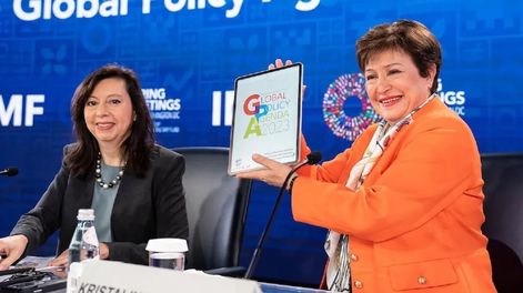 Julie Kozack, vocera del FMI junto a Kristalina Georgieva, títular del organismo.