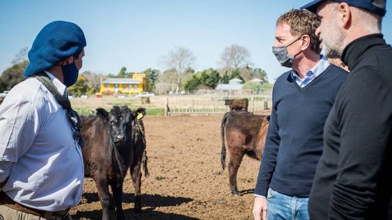 El jefe de gobierno de la Ciudad de Buenos Aires, Horacio Rodríguez Larreta, acompañó a su precandidato a diputado nacional por la provincia de Buenos Aires, Diego Santilli, en una recorrida por Junín.