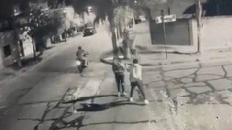 Policía disparó a un motochorro que intentó asaltarlo. - Captura de pantalla.