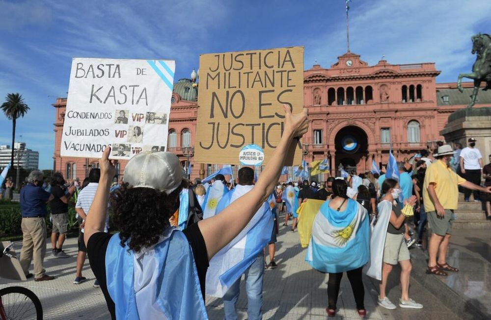 En el país si triunfa la impunidad que se está buscando por todos los medios y los privilegios se imponen como derechos de la elite, quedará conformada definitivamente una casta que podrá llevarse puesta a la República.