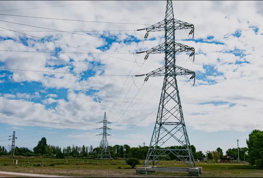 El proyecto será ejecutado por EDESTE con recursos del Fondo del Resarcimiento y apunta a mejorar el suministro eléctrico en Santa Rosa, La Paz, San Martín, Junín y Rivadavia.