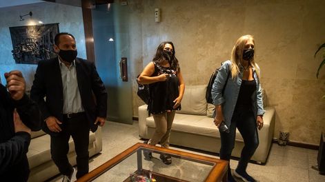 Los Andes | El Gobernador de Mendoza se reunió con representantes del SUTE en Casa de GobiernoCarina Sedano, Secretaria General, rafael Membrive, Secretario Adjunto y Gabriela Cinquemani, Secretaria de Finanzas Foto: Ignacio Blanco / Los Andes