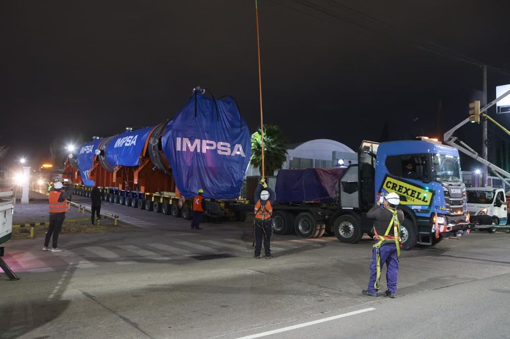 Inicio del operativo para trasladar el reactor que se hizo en Impsa para YPF