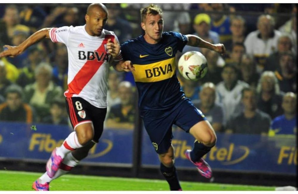 Boca y River: millones de billetes perdidos en el Río de la Plata y el Riachuelo