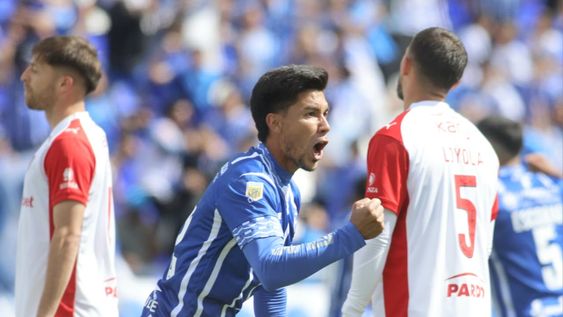 Pol Fernández grita con alma y vida el empate de Auzmendi. El Expreso igualó en el complemento.