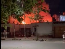 Se incendió por completo una vivienda abandonada en la Ciudad de Mendoza
