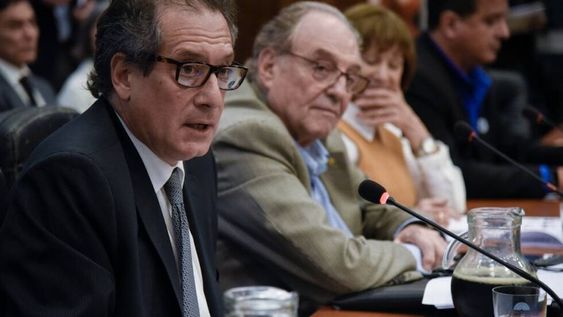 El presidente del Banco Central, Miguel Pesce, pidió que no se renegocien los contratos en UVA y propuso crear un fondo compensador.