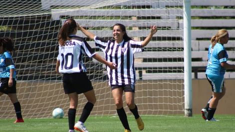 Los Andes | Las Lobas se quedaron con una docena de goles frente al equipo que debuta en este torneo, Eva Perón. El partido se jugó en el Víctor Legrotaglie.