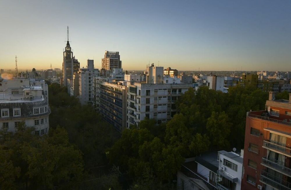Amanecer en Mendoza. Anticipan viento Zonda. Orlando Pelichotti / Lo Andes