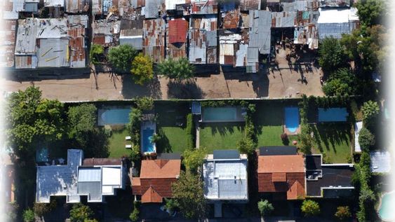 La mano invisible de San Mateo  y la democracia de nuestros días