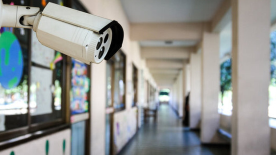 Las cámaras de seguridad dentro de las escuelas no contarán con transmisión en vivo hacia las fuerzas de seguridad y las imágenes solo podrán ser solicitadas por la DGE o la Justicia. Las cámaras de seguridad dentro de las escuelas no contarán con transmisión en vivo hacia las fuerzas de seguridad y las imágenes solo podrán ser solicitadas por la DGE o la Justicia.