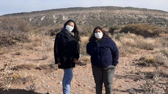 Julia Verdugo y Bristela Alaniz, a punto de realizar una ronda para asistir a gente de sitios alejados de las zonas urbanas. Lo hacen por apenas unos pocos pesos.