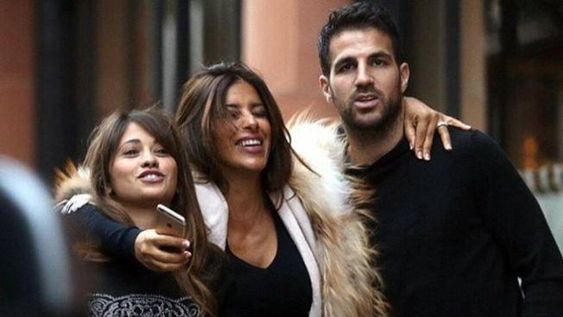 Cesc Fábregas festejó su cumpleaños en Barcelona junto a su esposa y a la pareja de Messi