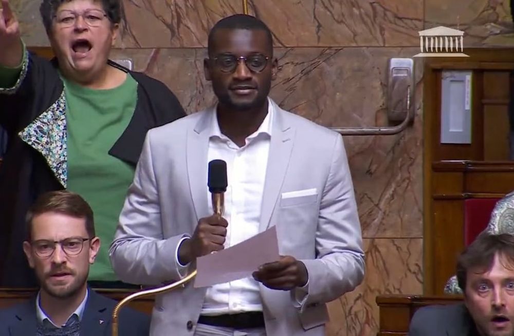 Carlos Martens Bilongo se encontraba exponiendo cuando recibió la agresión.