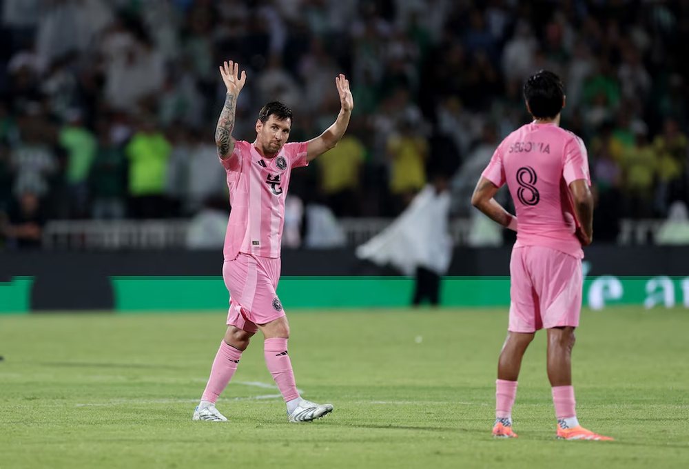 A los 75, la Pulga se retiró ovacionada del estadio colombiano. Messi volivó a brillar.&nbsp; &nbsp;