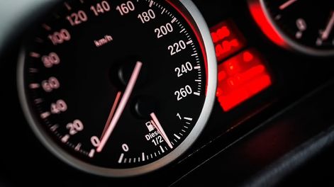 Ni 80 ni 120 km/h: a qué velocidad se recomienda viajar para ahorrar combustible