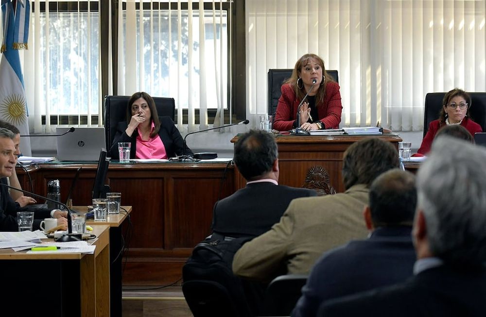 El Tribunal Federal encabezado por las juezas Gretel Diamante, María Carolina Pereira y Eliana Rattá. Foto: Orlando Pelichotti / Los Andes