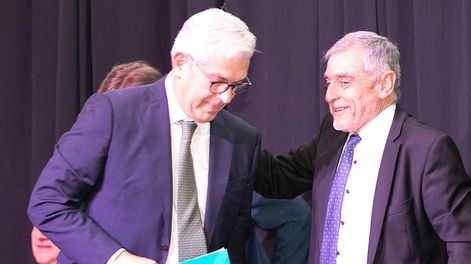 Durante el desayuno de la COVIAR, Julián Domínguez y José Zuccardi. / Los Andes