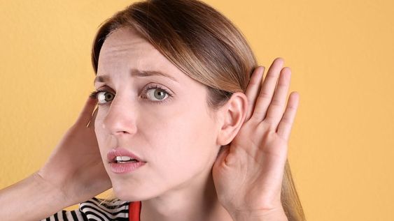 La pérdida de la audición puede deberse a causas congénitas, pero también al uso de antibióticos tóxicos o la exposición a ruidos excesivos.