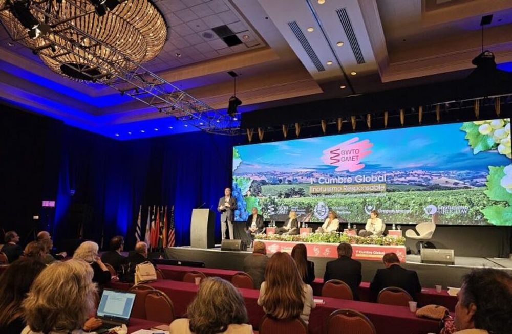 Mendoza expone como “caso de éxito” en la primera Cumbre Mundial de Enoturismo. Se realiza desde ayer en Punta del Este con la participación de más de 30 expertos que debatirán sobre gastronomía, arquitectura y promoción.