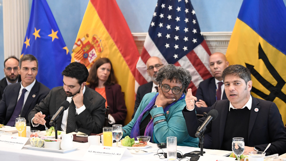 Axel Kicillof apuntó contra Milei desde Nueva York.