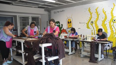 La puesta “90 cosechas de una misma cepa” tendrá 7.500 prendas. | Foto: Ramiro Gómez / Los Andes