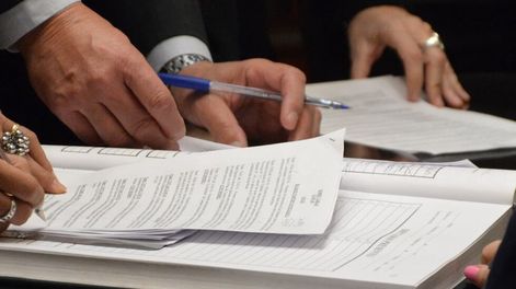 Confidenciales y poco transparentes - Por Leonardo Oliva