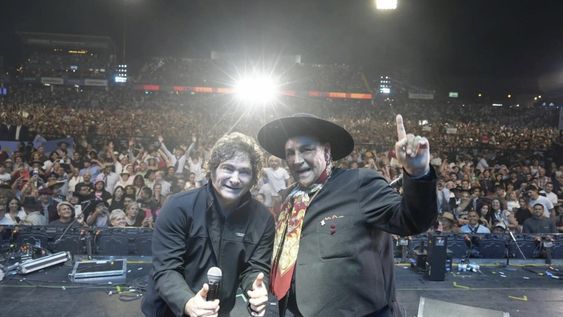 En el marco del tour de la gratitud Javier Milei estuvo semanas atrás en el escenario del festival de Jesús María junto al Chaqueño Palavecino.
