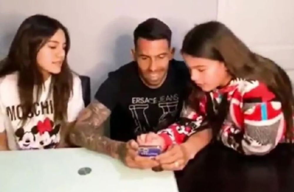 Tevez comentó en el vivo de Instagram de su hija mayor y las capturas se viralizaron