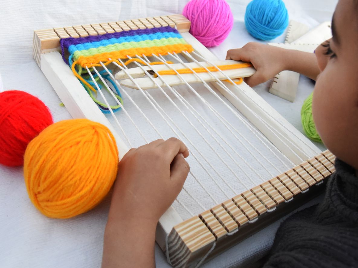 El telar, uno de los juguetes favoritos de Wipalala. | Foto: gentileza