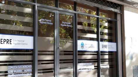 El EPRE, desconociendo esas opiniones, emitió una resolución, con un incremento del 30% para las Empresas y PyMES.