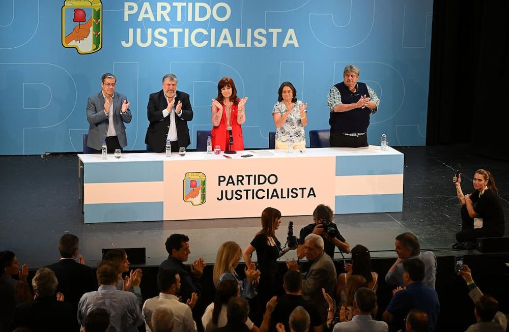 La ex mandataria Cristina Kirchner asumiö como presidenta del PJ con un acto que se desarrolló en la sede de la Universidad Metropolitana para la Educación y el Trabajo (UMET), en el centro porteño. Foto:: Juan Foglia / NA.