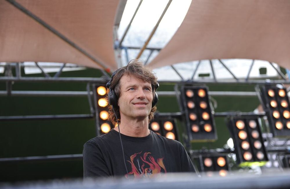 Hernán Cattáneo en el Llao Llao: el eclipse se convirtió en un show global