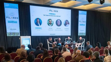 Los Andes | Muchas personas se acercaron al primer encuentro del ciclo Pilares, que tuvo como temática a la Innovación y el Talento. Foto: Ignacio Blanco / Los Andes