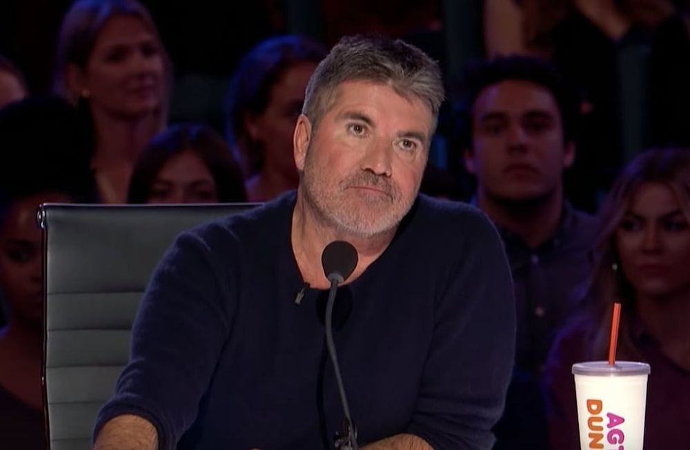 Simon Cowell se cayó de una bici y debió ser operado de urgencia de una grave lesión en la espalda