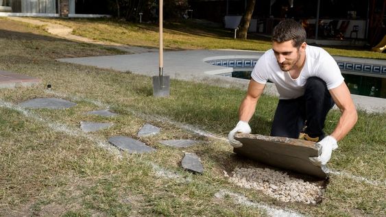 Cómo elegir los mejores materiales para los senderos de tu jardín
