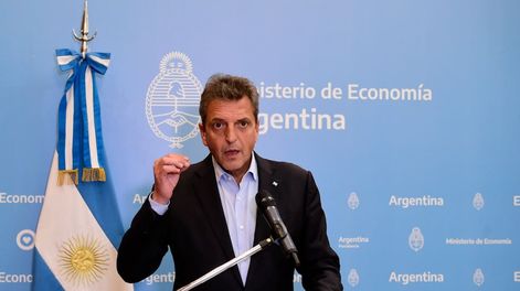Massa salió a decir que “se superó la situación crítica” de los combustibles y postergó el aumento de los impuestos (Prensa)