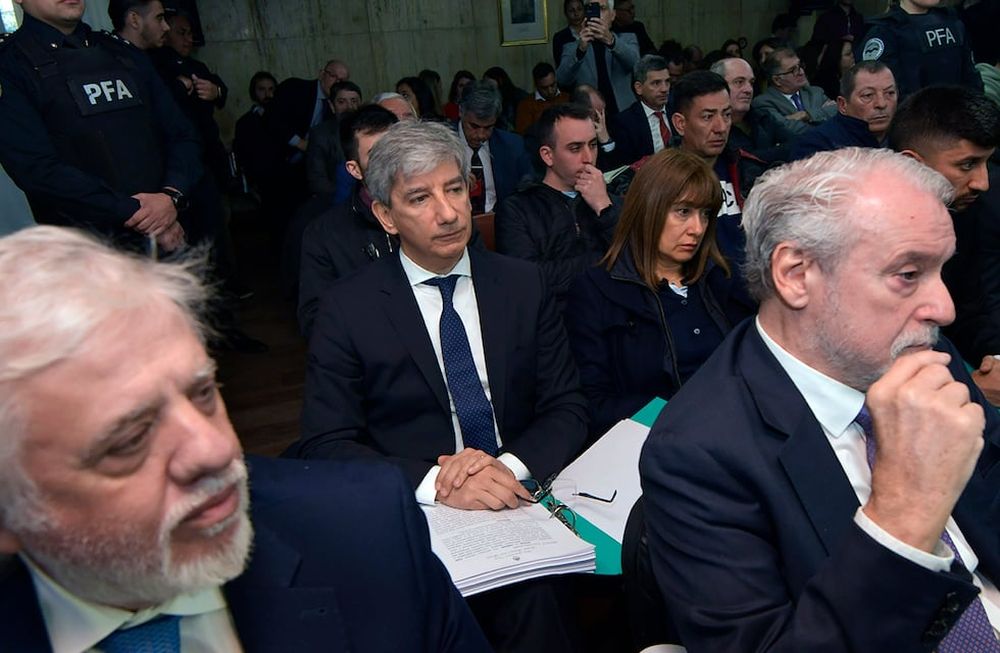 El Tribunal Oral Federal N°2 de Mendoza comenzó hoy el proceso oral y público contra el suspendido juez federal Walter Bento, acusado de ser el líder de una asociación ilícita que requería dinero a cambio de favores en las causas que instruía.Martín Ríos Foto: Orlando Pelichotti