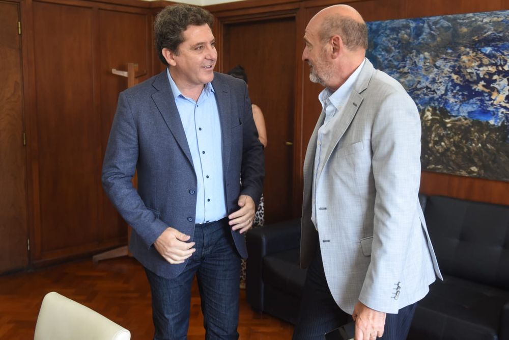 El ministro de Producción, Trabajo e Innovación de San Juan, Gustavo Fernández junto al ministro de Producción de Mendoza, Rodolfo Vargas Arizu.