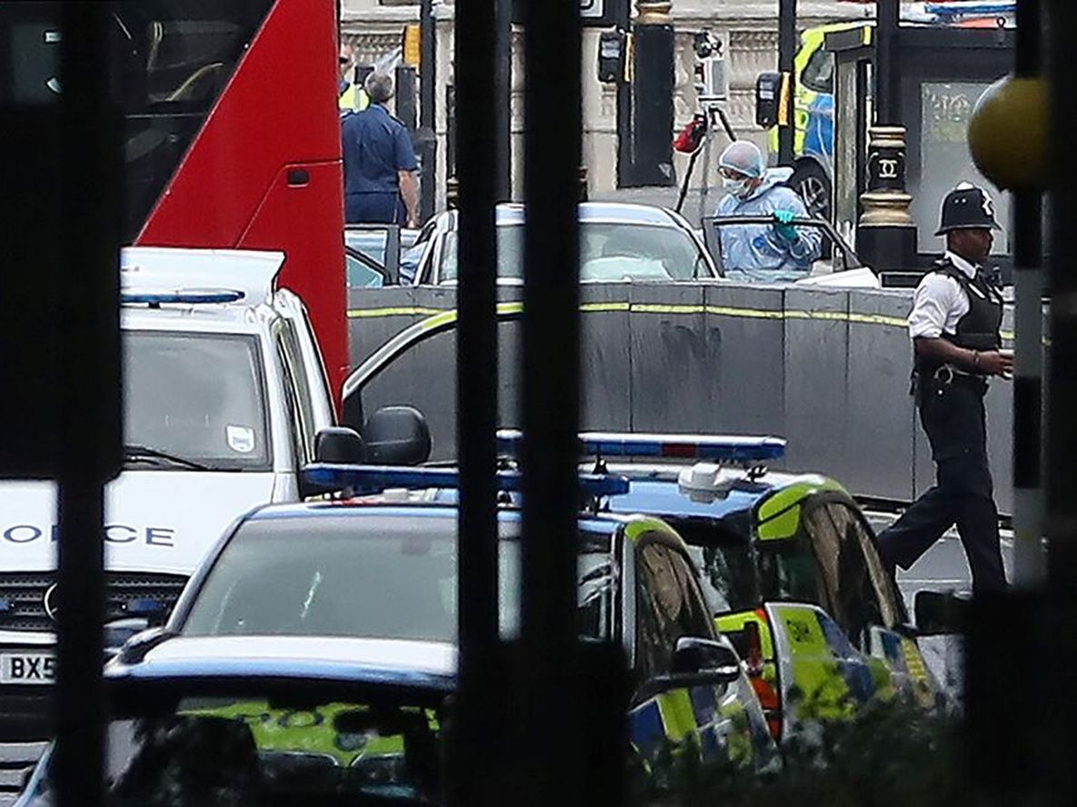 Londres en alerta terrorista: un hombre estrelló su auto contra el Parlamento