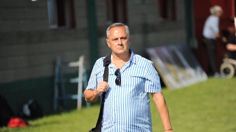 Manuel Pérez, presidente de Racing, disparó contra sus jugadores. (Federico López Claro)