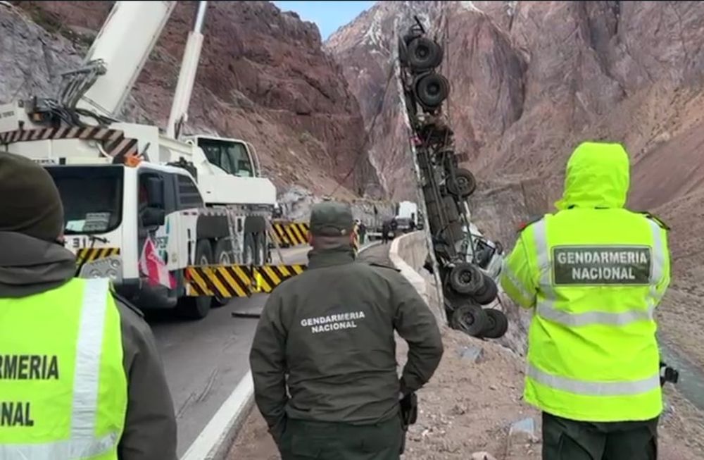 Gendarmería realizó desplazamientos de camiones y bypass de vehículos en Polvaredas.