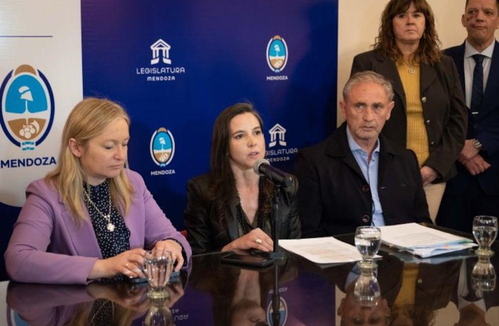 La ministra de Seguridad, Mercedes Rus, la vicegobernadora Hebe Casado y el Director del Servicio Penitenciario, Eduardo Orellana. Foto: Prensa Mendoza