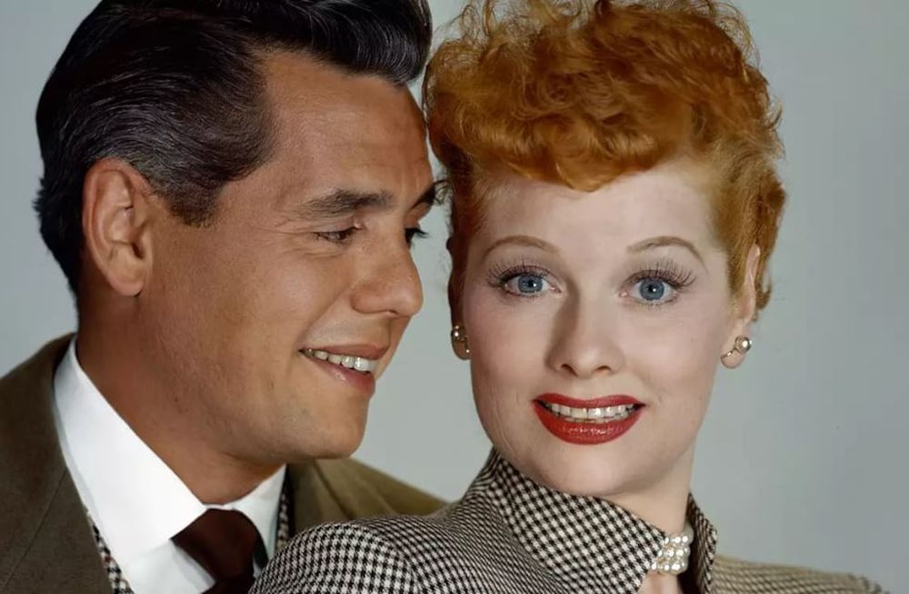 Lucy & Desi, el film de Amy Phoehler sobre Lucille Ball y Desi Arnaz, en Amazon Prime.