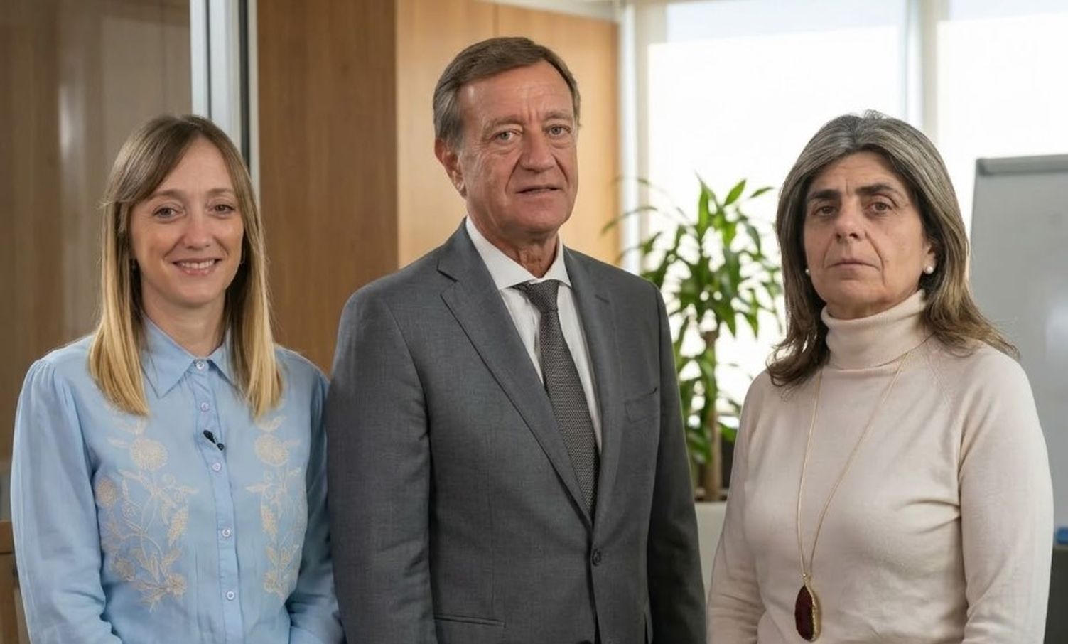 Los radicales Mariana Juri y Rodolfo Suarez acompañaron el proyecto del Gobierno. Anabel Fernández Sagasti no pudo participar de la sesión.