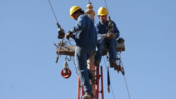 El robo de cables deja sin servicio a zonas rurales. Los productores y las distribuidoras, principales damnificados. Foto: Archivo / Los Andes